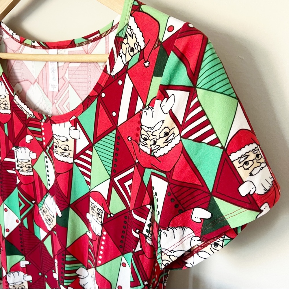 LulaRoe Geometric Diamond Santa Christmas Classic Swing T-shirt Red Green S NWT - Picture 3 of 8